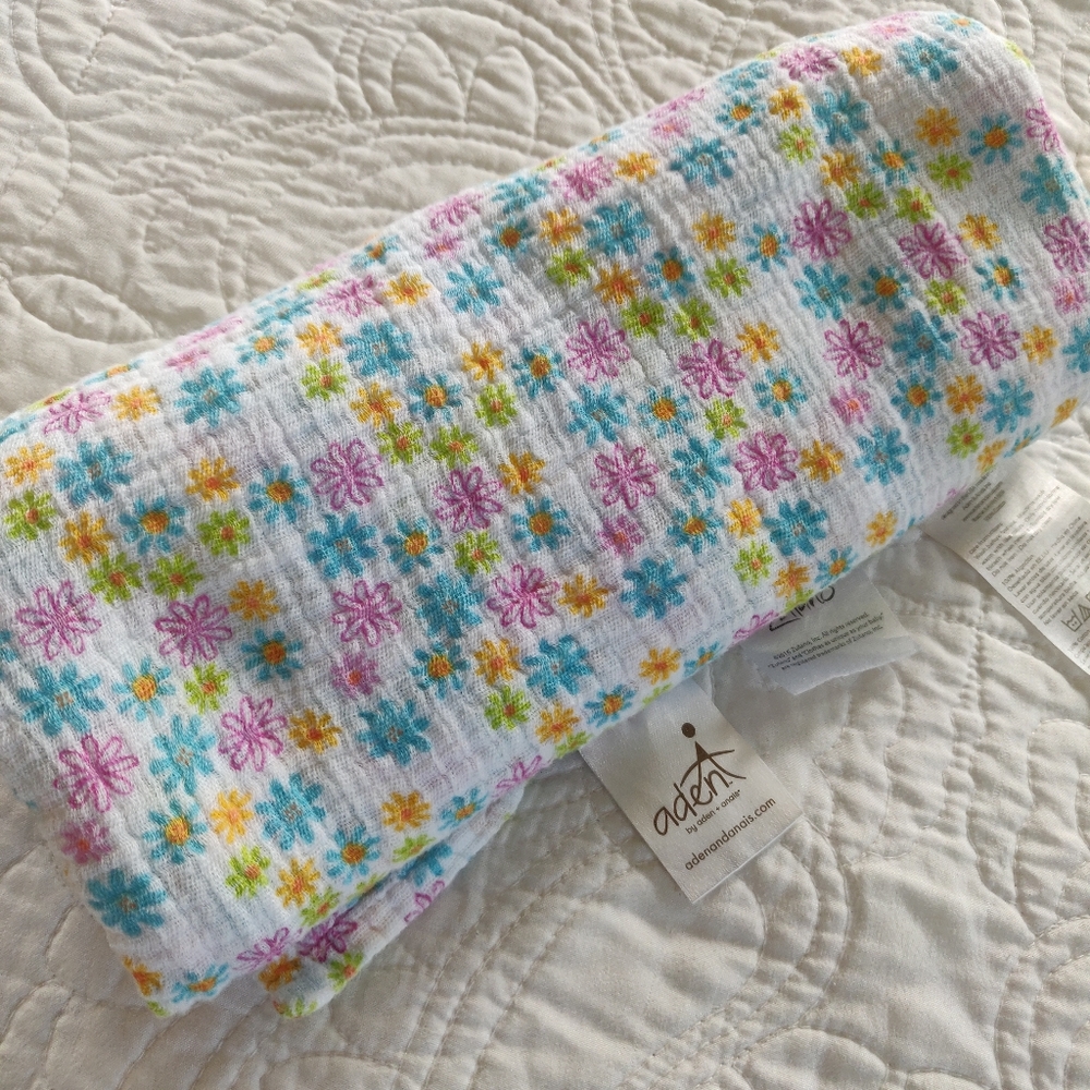 NEW! Aden + anais Essentials Single Muslin Swaddle